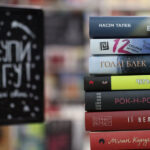 Скандал навколо «Є» : чому у книгарні з’явились російські книжки?