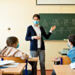 Вінничанка просить впровадити в школах змішану форму навчання