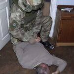 Колишній гвалтівник з пістолетом увірвався до будинку 21-річної вінничанки
