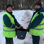 Вінницькі комунальники почали обробляти алеї кавовою гущею