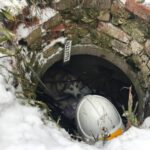 У Вінниці рятувальники витягли з каналізації породисту собаку