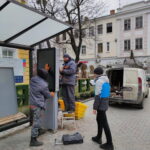 У центрі Вінниці встановили ще одне інформаційне табло на зупинці транспорту