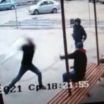 На Вінниччині п’яний чоловік накинувся на пасажира з рекламним щитом
