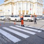 На дорогах Вінниці почали наводити лад від зимового бруду   