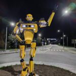 На в’їзді у Вінницю встановили робота-трансформера