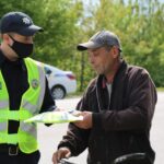 На Вінниччині поліцейські роздавали велосипедистам сигнальні жилети