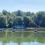 Земснаряди, екскаватор-амфібія та баржа: у Вінниці продовжують очистку дна Південного Бугу