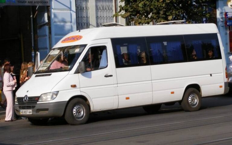 412779