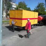 У Вінниці під час очищення каналізацій дістають іграшки, ковдри та стільці