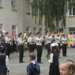 Військовий орекстр вітав першачків 26 школи. ФОТОРЕПОРТАЖ
