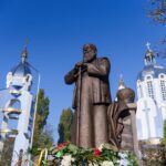 Перший у світі пам’ятник Любомиру Гузару відкрили у Вінниці  