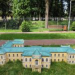 1837519-onovlena-mini-vinnitsya-do-tsentralnogo-parku-povernuli-kopiyi-vidomih-pamyatok-mista