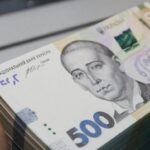 Понад 300 тисяч обміняла на сувенірні гроші. У Вінниці розшукують шахрайку