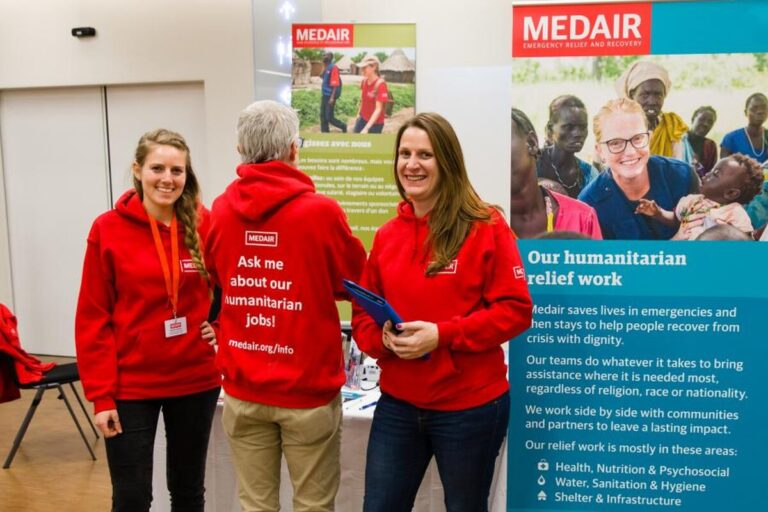 rs142967_hq000-michael_moosberger-mech17-medair_recruitment_team_palexpo-img_201-2708-mconcepts-lpr
