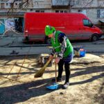 Понад 300 двірників наводять лад на прибудинкових територіях Вінниці