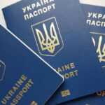 Українці зможуть отримувати паспорти за кордоном