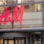 Виробник одягу H&M зупиняє роботу в росії