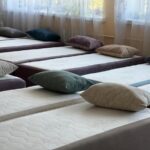 Понад десять Міжнародних організацій та фондів допомагають облаштувати місця для переселенців у закладах освіти Вінниці