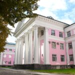 1280px-Вінниця,_Медуніверситет_(Головний_корпус),_вул._Пирогова_56