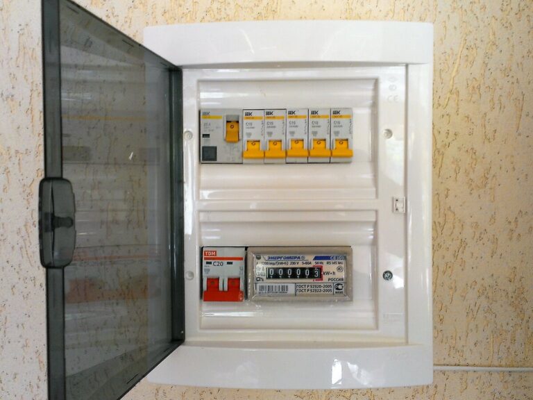 1636670766_3-na-dache-pro-p-elektricheskii-shchitok-v-chastnom-dome-fo-3