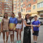 У Вінниці діти плетуть браслети на продаж для придбання дрона військовим
