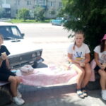 Дівчатка-п'ятикласниці організували міні-ярмарку аби зібрати кошти на ЗСУ