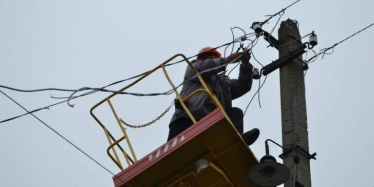 energetiki-vinnici-operativno-likvidovuyut-naslidki-vchorashnoi-negodi