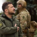 У звільненому Ізюмі Зеленський взяв участь у піднятті Державного прапора. ФОТО