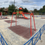 В районі Сабарова модернізують дитячий майданчик