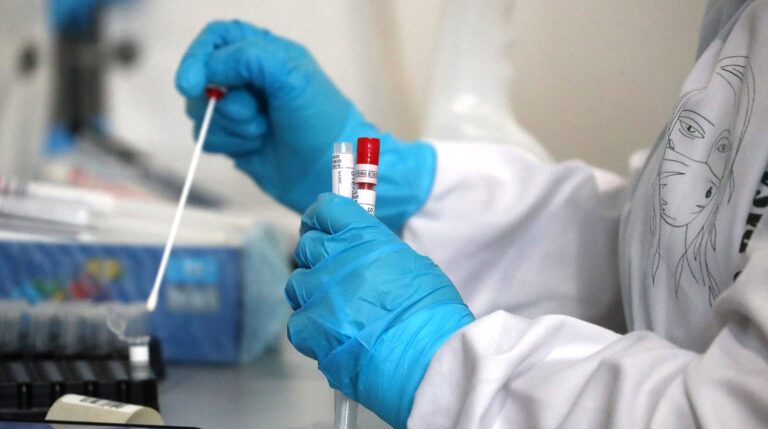 Passengers in Moscow's Vnukovo Airport tested for new COVID-19 strain discovered in UK