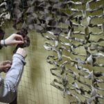 У День волонтера дітей з багатодітних сімей запрошують долучитись до плетіння маскувальних сіток