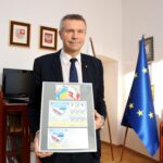 До муніципалітету Кельце в Польщі доставили вінницькі марки із серії «Побратими»
