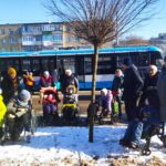З комфортом і патріотизмом. Для підопічних реабілітаційного центру “Гармонія” провели екскурсію Вінницею на низькопідлог