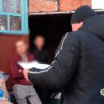 Увірвався в будинок, учинив убивство та намагався його замаскувати під самогубство