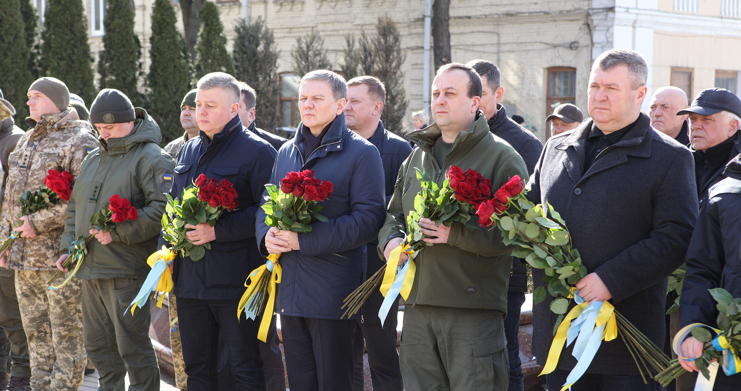 головна