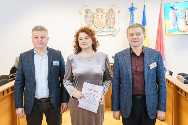 «За професіоналізм та вірність почесній місії волонтера»: Сергій Моргунов вручив нагороду психологині Людмилі Радіоновій за допомогу постраждалим від війни