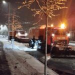 Комунальна снігоочисна техніка працює у Вінниці зі вчорашнього вечора