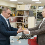 Сергій Моргунов передав Музею моделей транспорту зменшену копію біговела від міста-побратима Карлсруе
