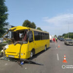 Поліція Вінниччини розслідує обставини автопригоди, у якій постраждали 15 людей
