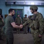 Президент України відвідав підрозділи ЗСУ, які відзначилися на Бахмутському напрямку, та вручив державні нагороди