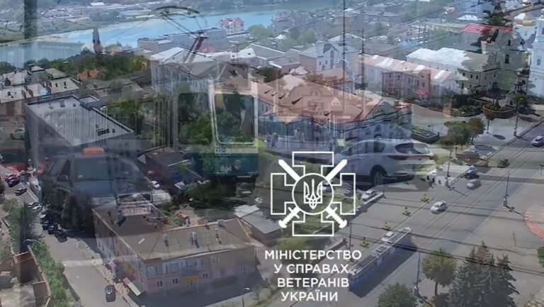 В Україні відкривають Центри ветеранського розвитку як ключові пункти підтримки колишніх воїнів - YouTube - Google Chrome