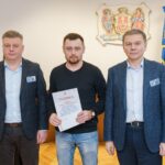 Привозить військовим все необхідне у найгарячіші точки України: історія вінницького волонтера Дмитра Павлова