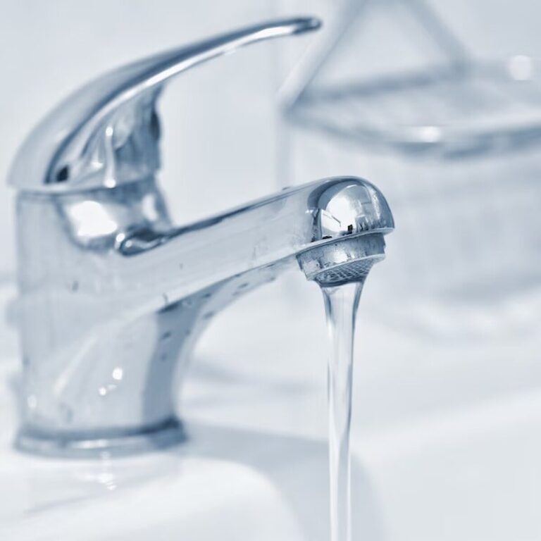 close-up-of-water-running_1161-84 (1)