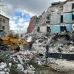 Обстріл Слов'янська: під завалами гуртожитку перебувають двоє людей