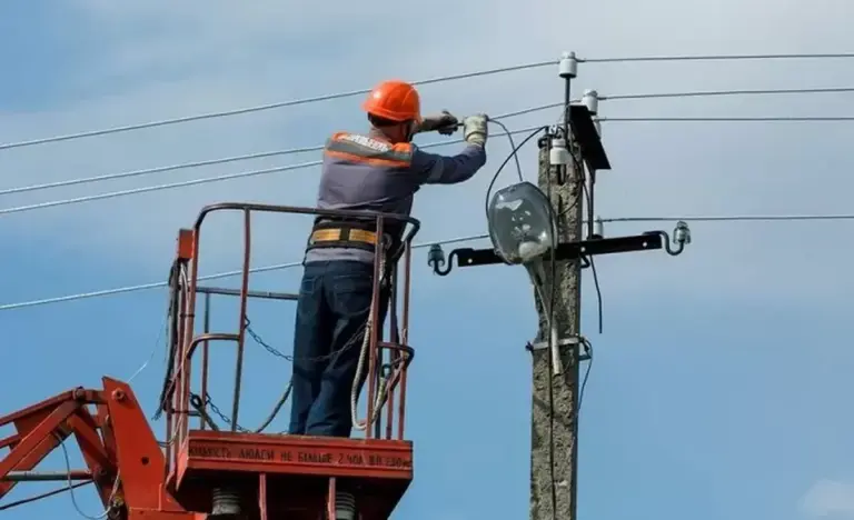 Na-Kupyanshhyni-vidnovlyuyut-elektropostachannya-ta-remontuyut-systemu-vodogonu