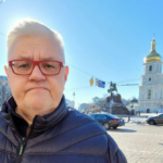 Дизайнери «ETNODIM» створили сукню та сорочку, надихнувшись малюнками вінницької керамістки