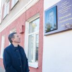У Вінниці на фасаді ліцею №4 встановили меморіальну дошку на честь відомого земляка
