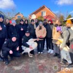 Вінницькі поліцейські влаштували для дітей похід до кінного клубу та контактного зоопарку