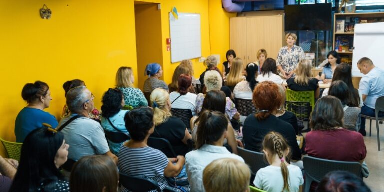 У Вінниці департамент соцполітики регулярно проводить зустрічі з родинами полеглих захисників задля вивчення їх потреб