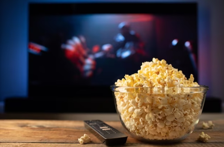 a-glass-bowl-of-popcorn-and-remote-control-in-the-background-the-tv-works-evening-cozy-watching-a-movie-or-tv-series-at-home_79782-3014.jpg (626×417) - Google Chrome